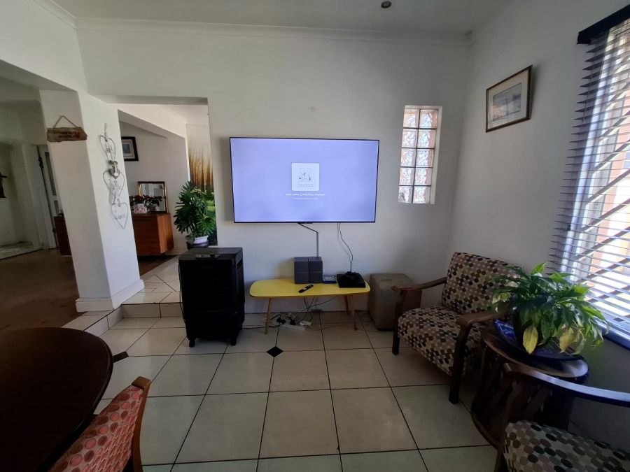 To Let 3 Bedroom Property for Rent in Ruyterwacht Western Cape